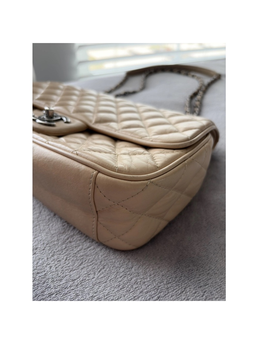 CHANEL Beige Quilted Flap Shoulder Bag with Chain Strap - Picture 5 of 14